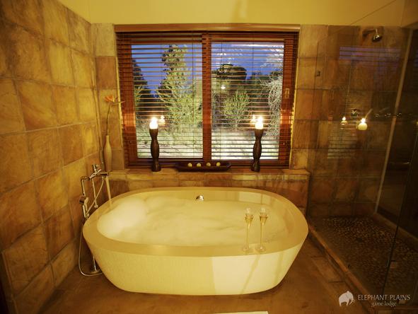 Elephant Plains Game Lodge - bathroom